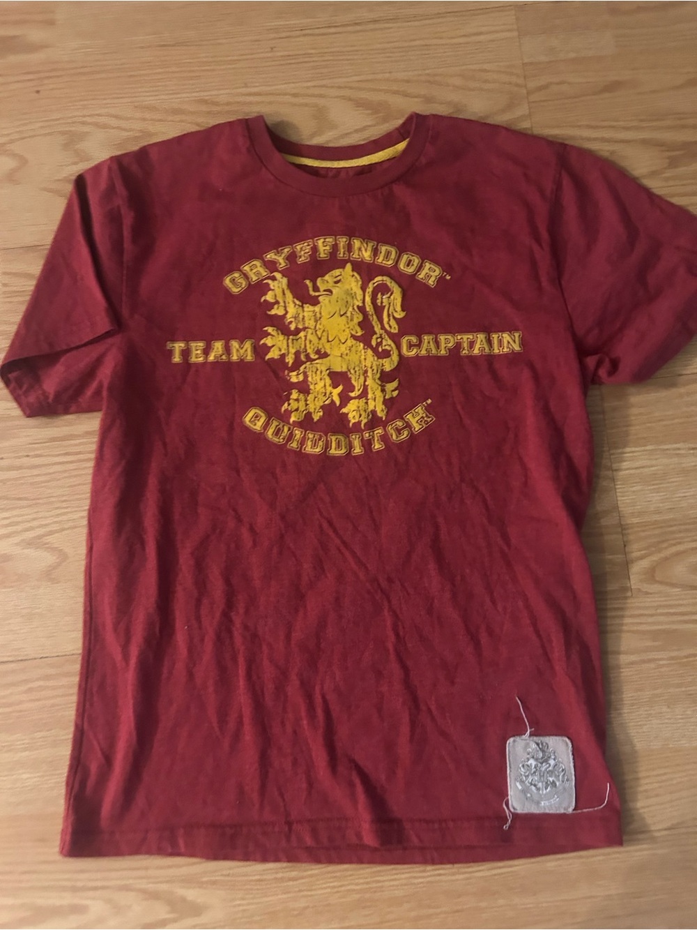 Harry Potter Wizarding World Gryffindor Quidditch Team Captain T Shirt Small Red